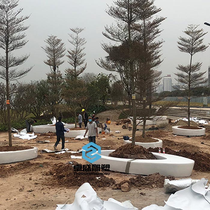 公园白色圆形树池不锈钢雕塑